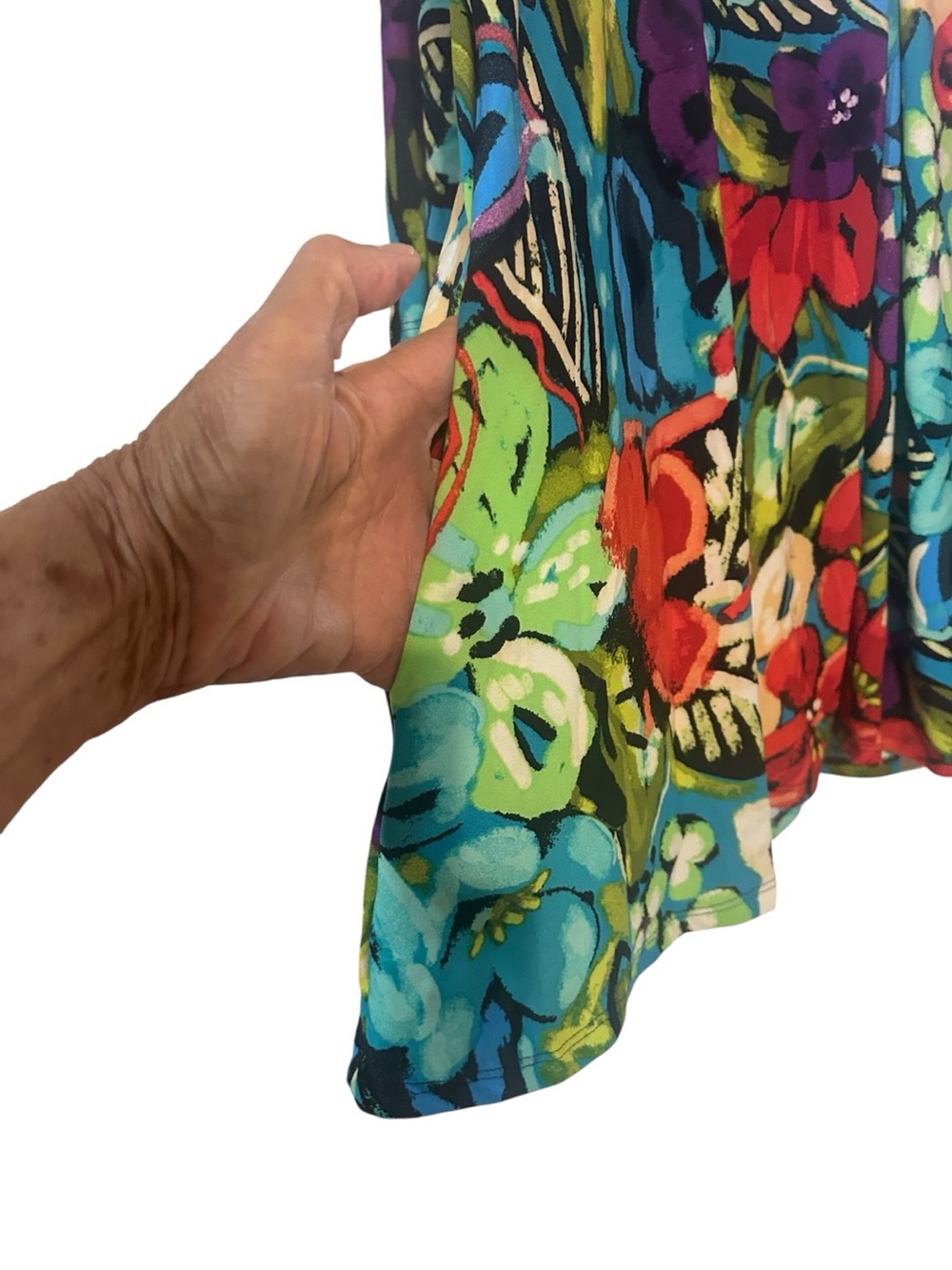 Attitudes by Renee Multicolor Floral Print Swing tunic. - Picture 2 of 5